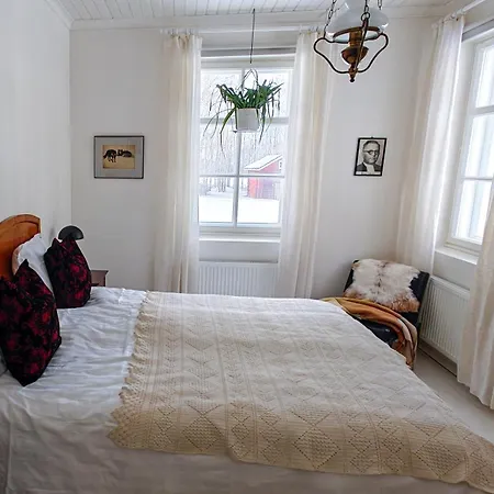 Wiisalan Kartano Bed and Breakfast *